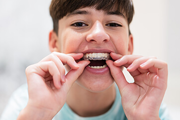 ortho-which-treatment young girl at a dental appointment
